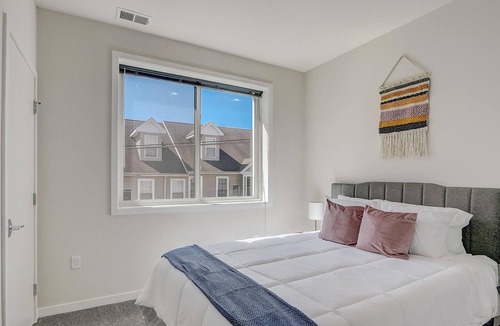 Brewerytown Apartment | Frontdesk | 2 BR Apt near Museum of Art