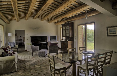Ostra Villa | Fully private fenced villa with pool – ideal for families, pet friendly