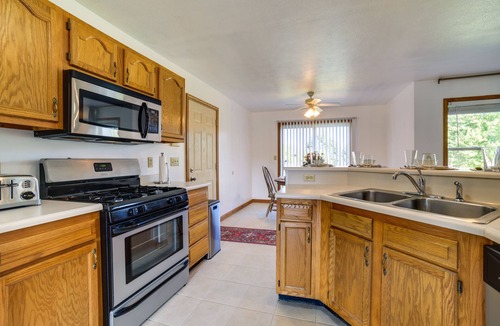 South Bend House | Game Day Ready Home w/Yard: 4 Mi to Notre Dame