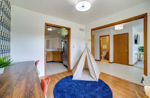 South Bend House | Game Day Ready Home w/Yard: 4 Mi to Notre Dame