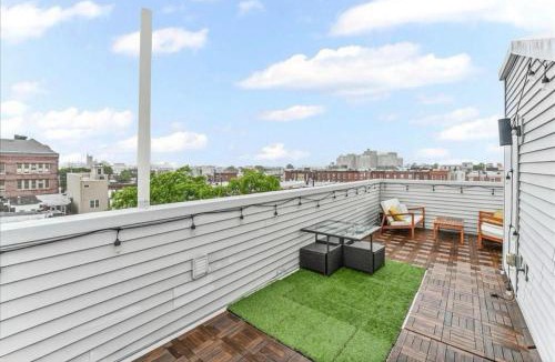 South Philadelphia House | Game Day RoofDeck South Philly 4BR 3BA Home Just 10 Mins From Stadiums