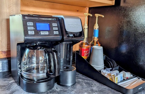 Mount Juliet Cabin | Game Night Ready-Cook with Ease-Sleep in Peace-Near Nashville/BNA