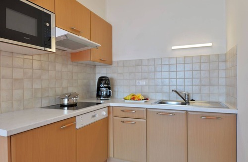 Albions Apartment | Garden 102 by Interhome