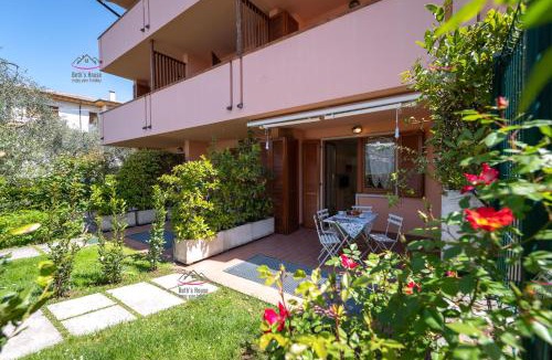 Assenza Apartment | Garden Beth's House