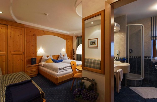 Corvara in Badia Bed & Breakfast | Garni Raetia