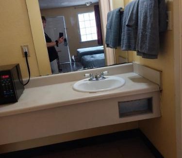 Jackson Apartment | Gated 2 Double Beds Hotel Room 122