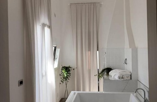 Palo del Colle House | Geometric Hermes Bianca