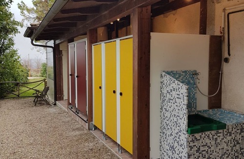 Ortezzano Cabin | Glamping at an Agriturismo in the vineyard