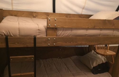Jamestown Apartment | Glamping Back in Time