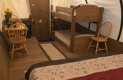 Jamestown Apartment | Glamping Back in Time