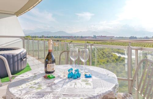 Madonna dell'Olmo Apartment | Glass House