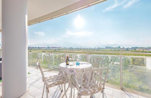 Madonna dell'Olmo Apartment | Glass House