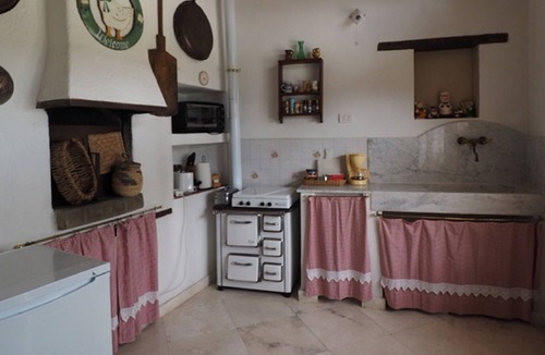 San Gimignano Cottage | Glicine, romantic cottage with outdoor patio, on the hills of San Gimignano