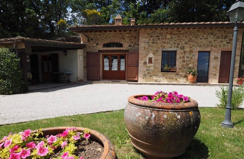 San Gimignano Cottage | Glicine, romantic cottage with outdoor patio, on the hills of San Gimignano