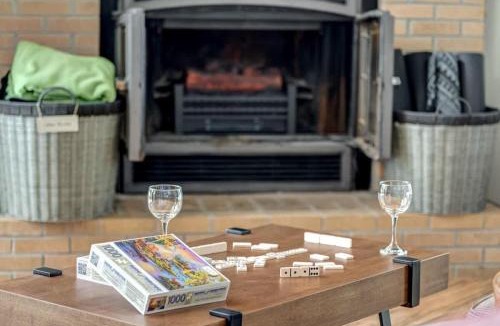 The Woods House | Golf Course Views Hot Tub Games & Pool Access