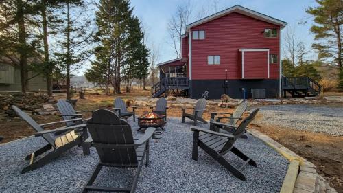 The Woods House | Golf Course Views Hot Tub Games & Pool Access