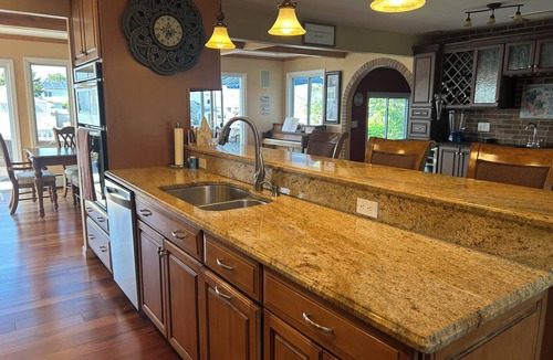 Ortley Beach House | Gorgeous waterfront 5-bedroom lagoon getaway, 7 minutes from Seaside beaches!