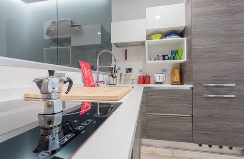 Santa Rita Apartment | Graglia Modern Apartment by Wonderful Italy