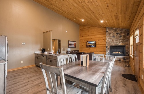 McHenry Cabin | Grandview Cabin Suite 28-Hot Tub, Dog Friendly