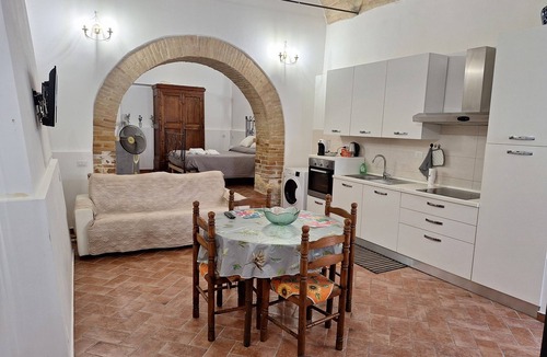 Guzman Apartment | Grazioso Appartamento Fresco Naturale Situato nel Cuore di Bevagna