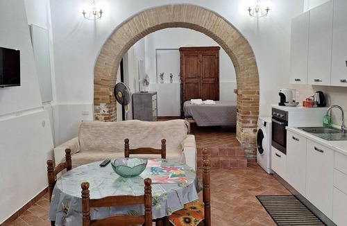 Guzman Apartment | Grazioso Appartamento Fresco Naturale Situato nel Cuore di Bevagna