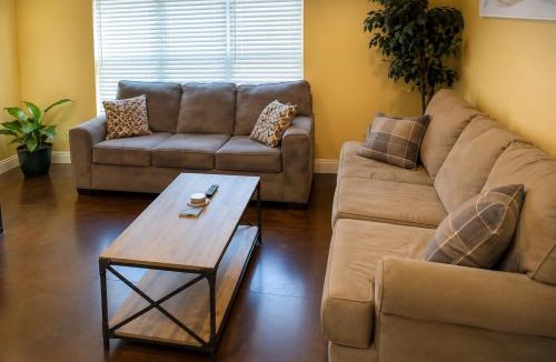 Kreole Apartment | Ground Floor, 3BR, Free Parking, Near Refinery -E-