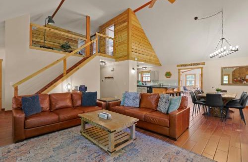 Logan House | Group Getaway6mi to parksGameRmStay Gives Back!