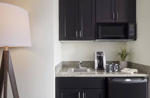 Capitol Hill Hotel | Group Stay Getaway! 4 Units Near DC Historical Landmarks & Attractions!