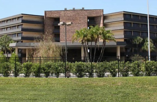 Florida Central Atlantic Coast House | Group Theme Park Adventure! 2 Spacious Units, Free Shuttle, Restaurant, Pool