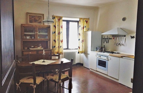 Saint-remy-de-provence Apartment | Guest House in Monferrato with Castle Views