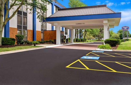 Naperville Hotel | Hampton Inn Chicago-Naperville
