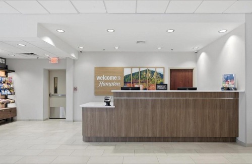 Inwood Hotel | Hampton Inn Inwood