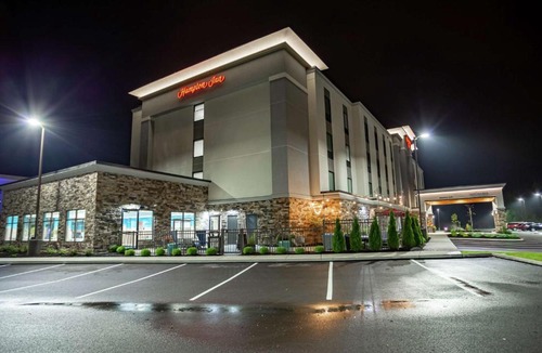 Madison Hotel | Hampton Inn Madison, OH