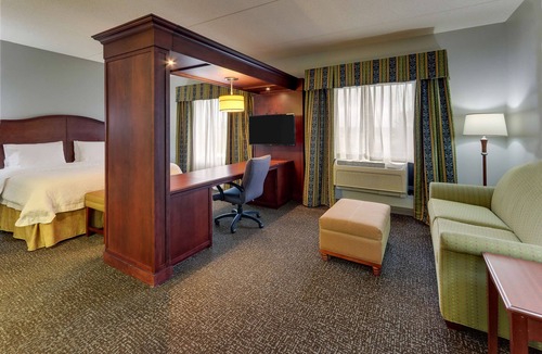 West Newton Hotel | Hampton Inn & Suites Indianapolis-Airport