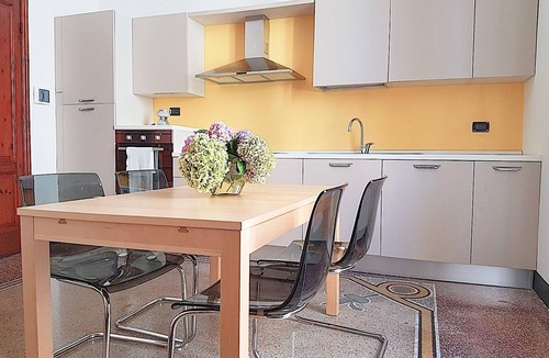 Rezza Apartment | Henry House