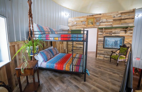Mount Sterling Bed & Breakfast | Hermann Grain Bins BNB and Retreat Center Foghorn Leghorn GUEST grain bin