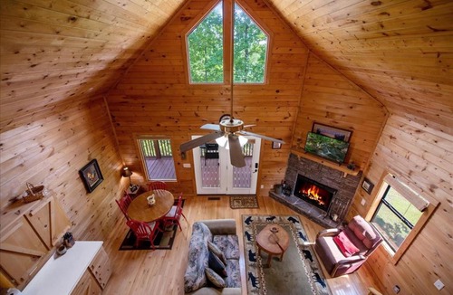 Young Harris House | Hidden Haven-Peaceful Inviting pet friendly cabin