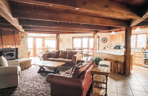 Elizabeth Cabin | Highest lodging in Illinois, 360 views Hotub Near galena territory, Farm animals