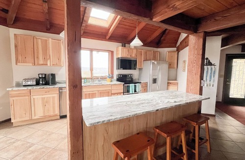 Elizabeth Cabin | Highest lodging in Illinois, 360 views Hotub Near galena territory, Farm animals