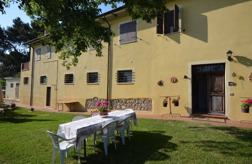 Croce House | Hillside Stay in Montecolombo