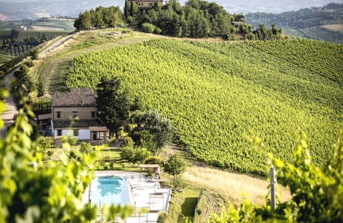 San Savino Apartment | Hillside Retreat in San Savino