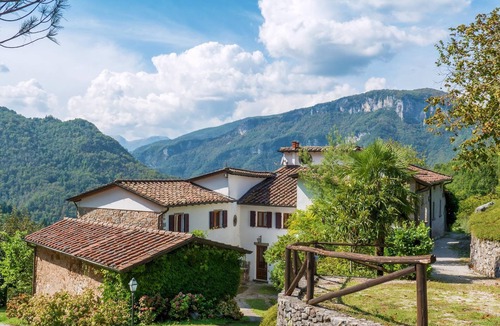 Borgo a Mozzano Villa | Hillside Retreat with near Lucca.