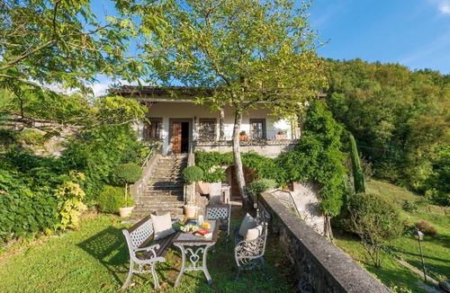 Borgo a Mozzano Villa | Hillside Retreat with near Lucca.