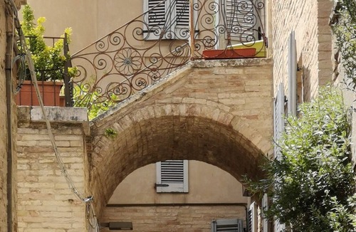 Macerata Apartment | Historic apartment with frescoed ceilings, in the center of the city