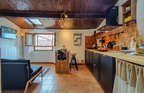 Jesi Apartment | [Historic Center] Elegance, WiFi, and A/C