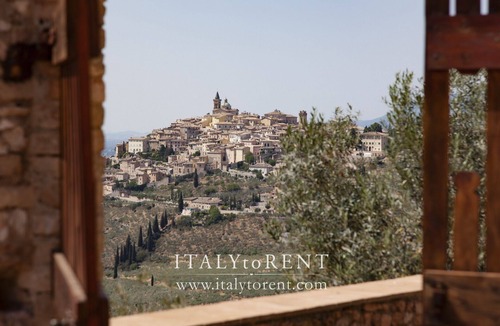 Trevi Villa | Historic country villa, contemporary interiors. Infinity pool. Air conditioning