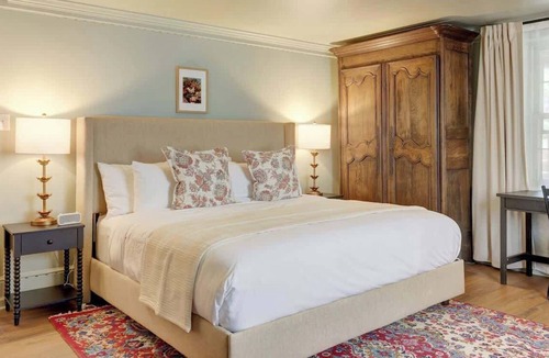 North Downtown Hotel | Historic Downtown Boutique Hotel with King Bed