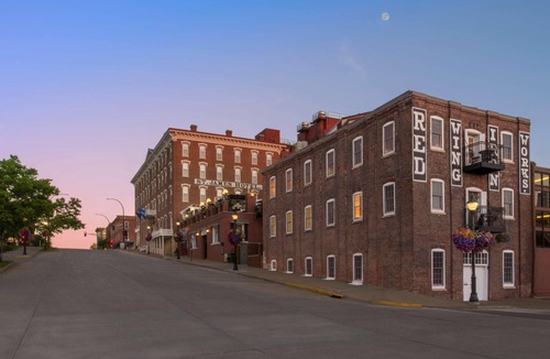 Red Wing House | Historic Red Wing Lux Hotel,Premium Room Close to Dining-Museums-Art & More!