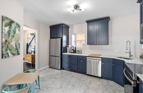Shaw Apartment | Historic Shaw Home Sleeps 14 Near Zoo & Arch
