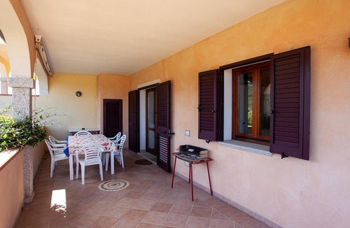 Buddittogliu Straulas House | Holiday Apartment with Air Conditioning, Parking Available; Pets Allowed